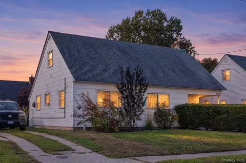 2450 Mermaid Ave, Wantagh, NY 11793