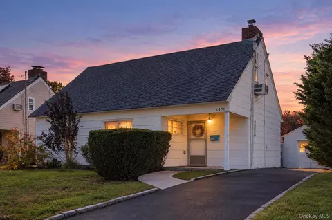 2450 Mermaid Ave, Wantagh, NY 11793