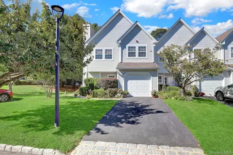 208 Erik Dr, Setauket, NY 11733