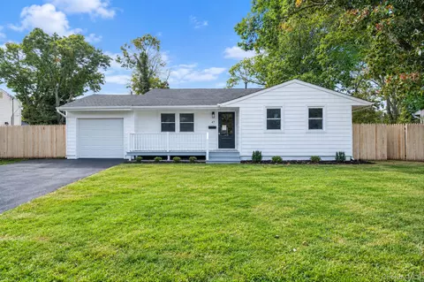 47 Hunter Ln, Centereach, NY 11720