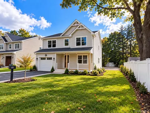 353 Winthrop St, North Hempstead, NY 11590
