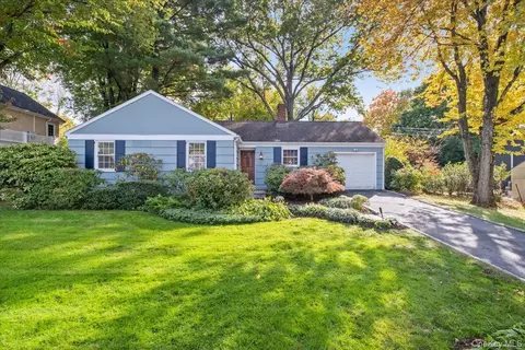 31 Rogers Dr, New Rochelle, NY 10804