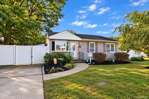 1331 3rd St, West Babylon, NY 11704