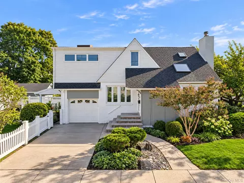 101 Tulip Pl, North Bellmore, NY 11710