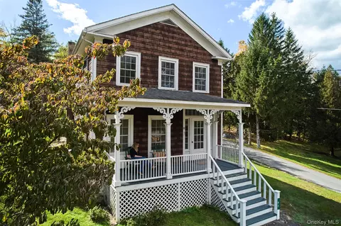 82 Oak St, Tusten, NY 12764