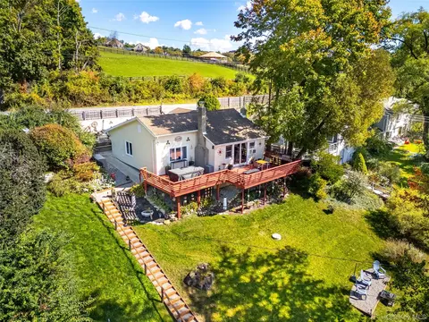 58 Vails Lake Shore Dr, Southeast, NY 10509