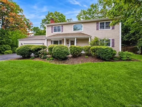 3 Poplar Ln, Medford, NY 11763