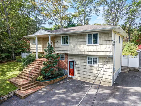 6 Wyandanch Blvd, Smithtown, NY 11787