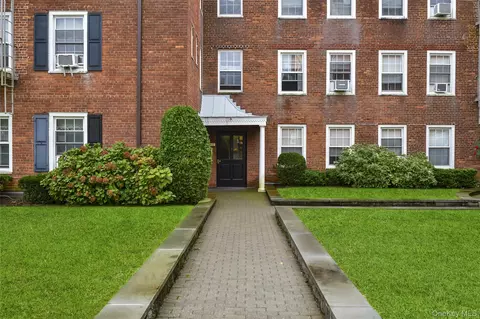 1815 Palmer Ave #1D, Larchmont, NY 10538