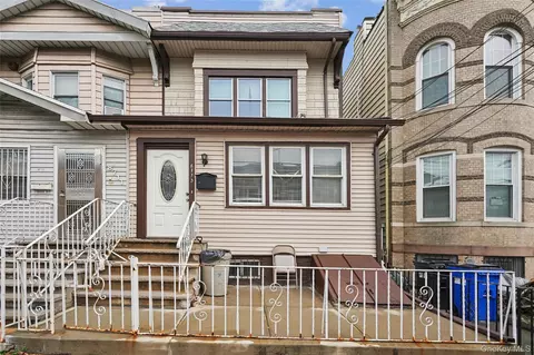 8713 75th St, New York, NY 11421