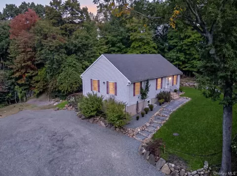 107 Sheep Pasture Rd, Port Jefferson, NY 11777