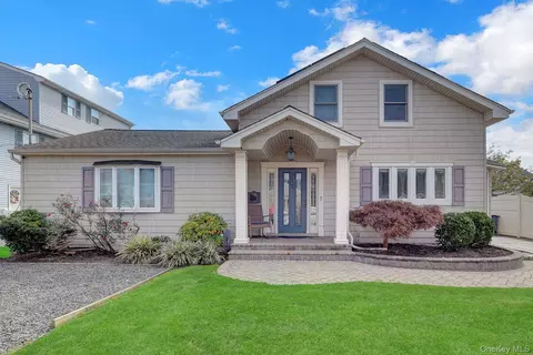 12 New Point Pl, Amityville, NY 11701