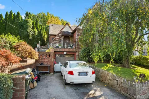 36 Hayward St, Yonkers, NY 10704