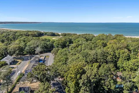 27 Maidstone Park Rd, East Hampton, NY 11937