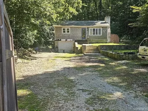 23 Lake Dr, Holmes, NY 12531