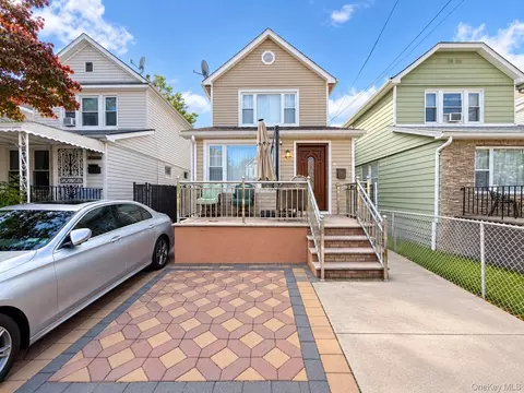 11608 219th St, New York, NY 11411