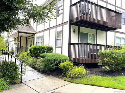 660 E Crooked Hill Rd, Orangetown, NY 10965