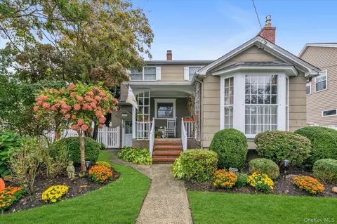 2483 Hicks St, Bellmore, NY 11710