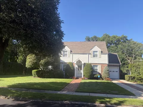 49 Ogden Ave, North Hempstead, NY 11596