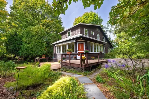 34 Chestnut Dr, Greenburgh, NY 10706