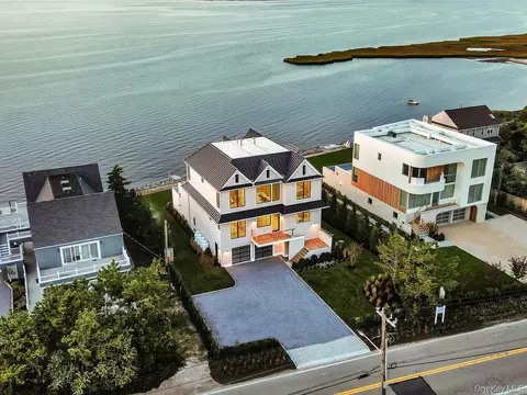 498 Dune Rd, Westhampton Beach, NY 11978