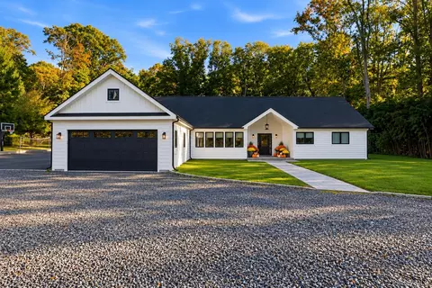 12 Meadow Ln, Huntington, NY 11743