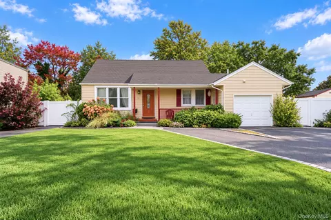 99 Deer Lake Dr, North Babylon, NY 11703