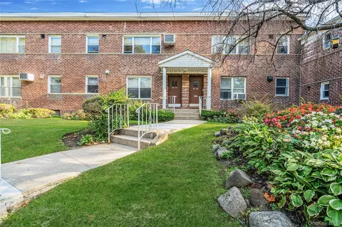 87-27 Marengo St #2C, Hollis, NY 11423
