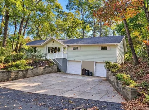 140 Hallock Landing Rd, Rocky Point, NY 11778