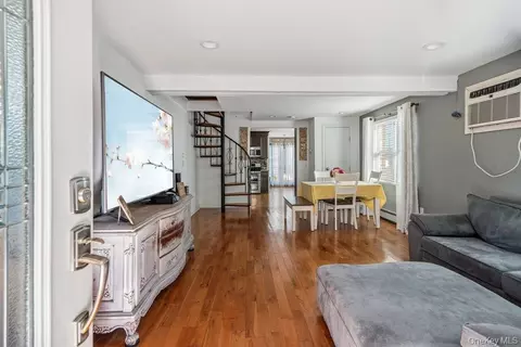 Entry Way - 83 Nottingham Ave, Patchogue, NY 11772 photo 1 of 4
