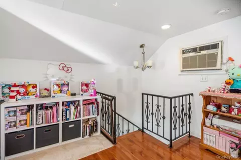 Entry Way - 83 Nottingham Ave, Patchogue, NY 11772 photo 4 of 4
