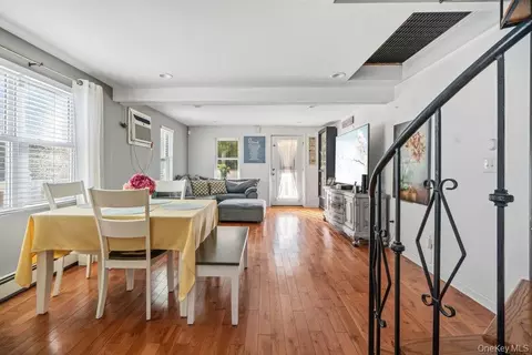 Entry Way - 83 Nottingham Ave, Patchogue, NY 11772 photo 2 of 4