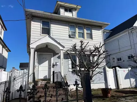 27-37 Curtis St, New York, NY 11369