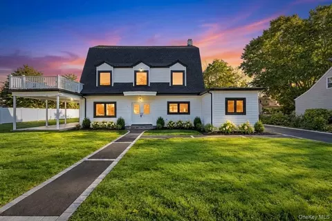 460 Jefferson St, North Hempstead, NY 11590