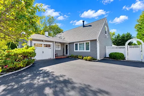 1588 Roosevelt Ave, Bohemia, NY 11716