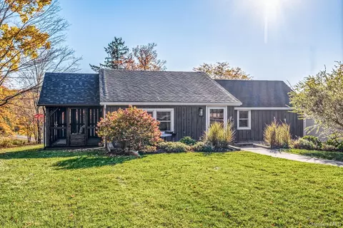 177 White Schoolhouse Rd, Rhinebeck, NY 12572