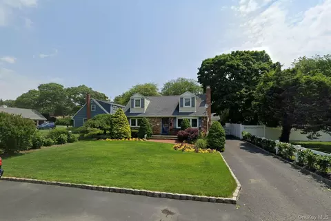 289 Sayville Blvd, Sayville, NY 11782