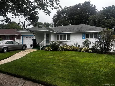 904 Barry Dr W, Valley Stream, NY 11580