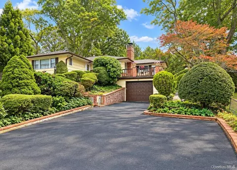 20 Liberty St, Huntington Station, NY 11746