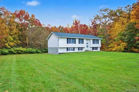 122 Pudding St, Putnam Valley, NY 10579