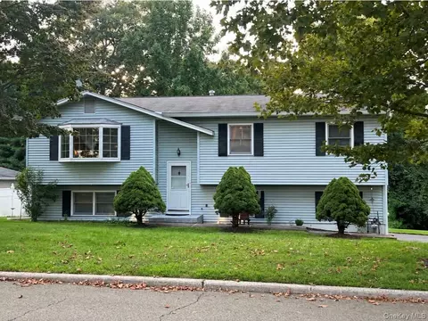 14 Ivy Ln, Pomona, NY 10970