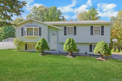 14 Ivy Ln, Pomona, NY 10970