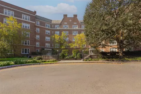 5 Midland Gdns #2L, Bronxville, NY 10708