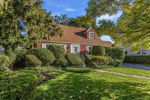 371 Charles St, West Hempstead, NY 11552