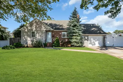 153 N Hickory St, Massapequa, NY 11758