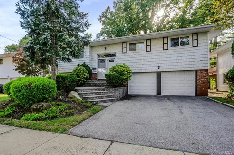 559 Leheigh Ln, Woodmere, NY 11598