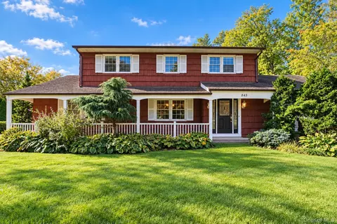 845 Park Ave, Huntington, NY 11743