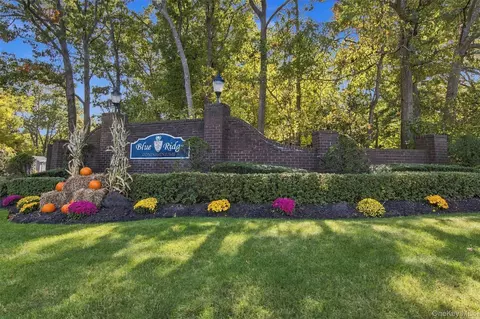 460 Daryl Dr, Medford, NY 11763