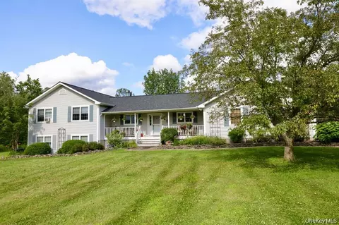27 Verbank Club Rd, Union Vale, NY 12585