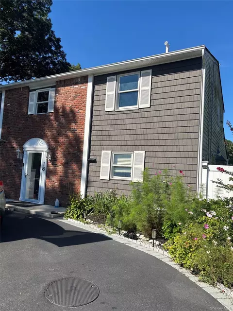 18 William St, Coram, NY 11727